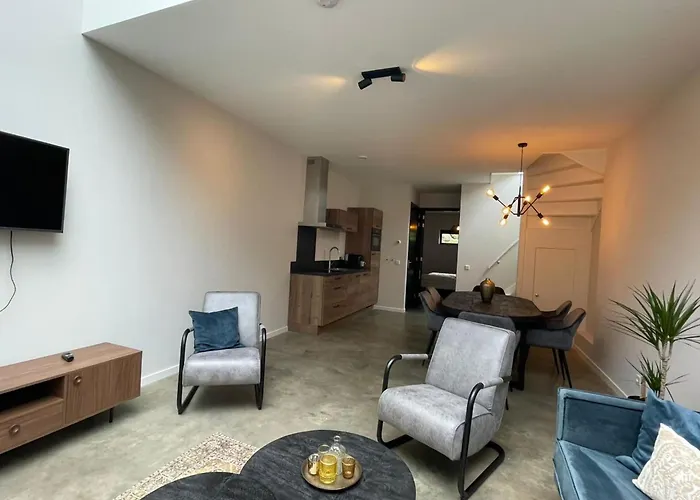 Cozy Holiday Home In Vrouwenpolder Close To The Beach